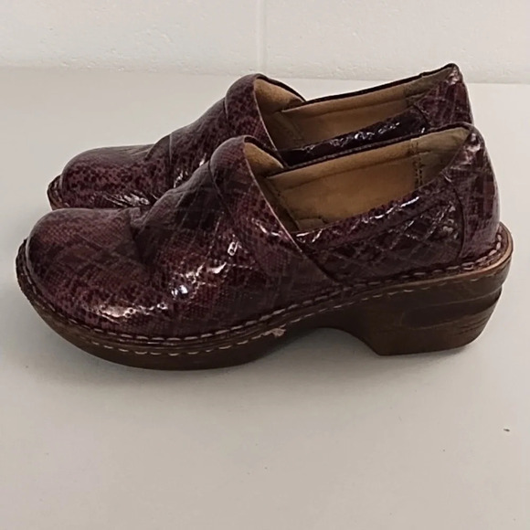 BOC Born Size 7 Plum Quilted Clog Shoes Comfy Peggy Quilted Snake Patent - Picture 2 of 11